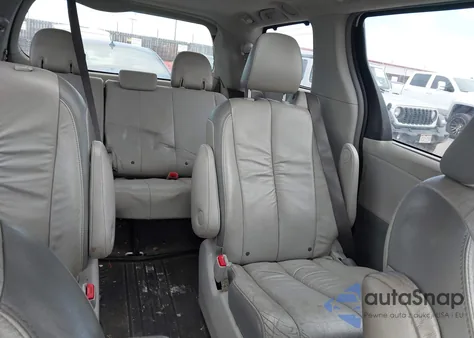 2011 Toyota Sienna Limited z USA, uszkodzony, nr VIN 5TDDK3DC0BS006933